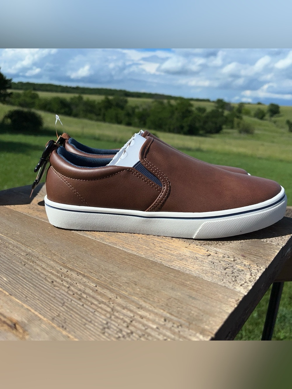 Boys Slip-on Sneakers Wonder Nation Memory Foam Size 6 Color Brown
